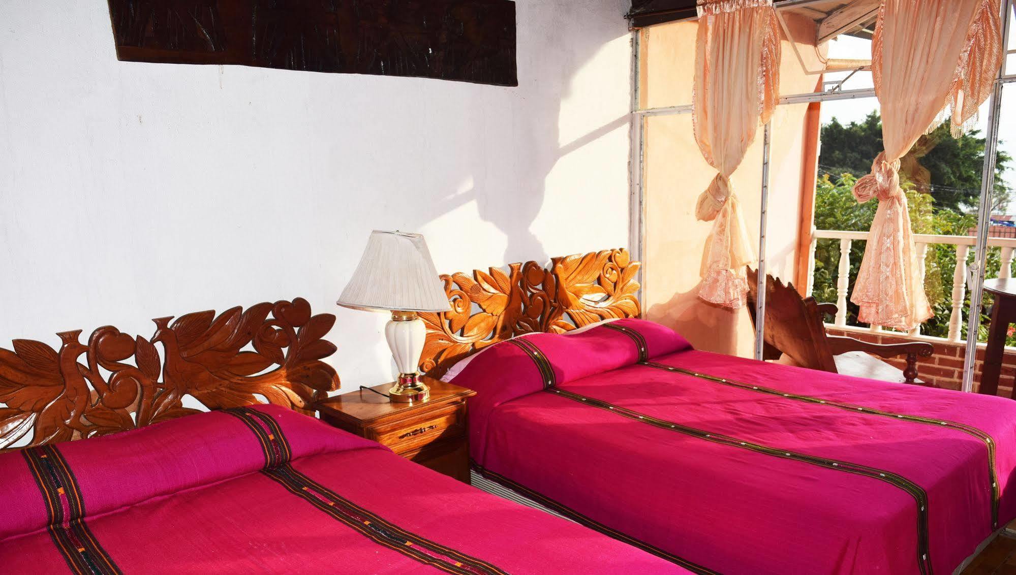 Hotel Playa Linda Panajachel Buitenkant foto