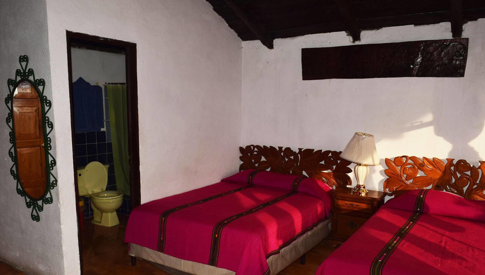 Hotel Playa Linda Panajachel Buitenkant foto